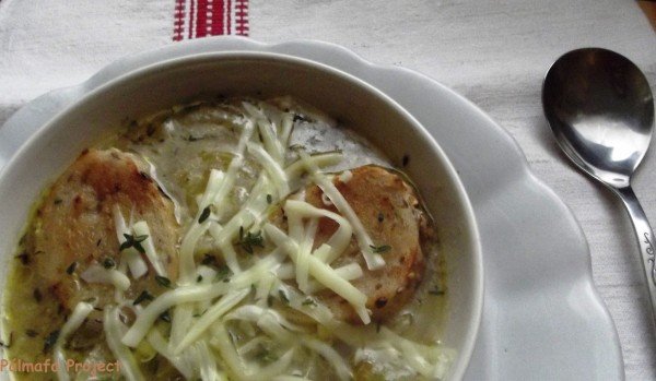 Kakukkfüves hagymaleves recept
