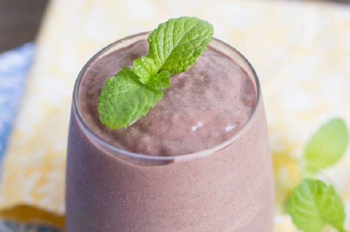 Trópusi mentás fehérje smoothie