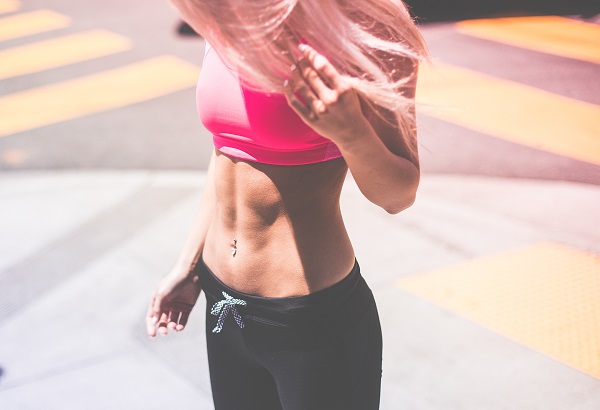 3 fitneszszalag gyakorlat a lapos hasért 3 fitneszszalag gyakorlat a lapos hasért