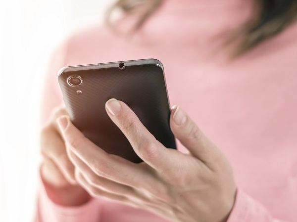 Túl sokat nyomogatod a telefonodat? Ez a 7 jó tanács neked szól!
