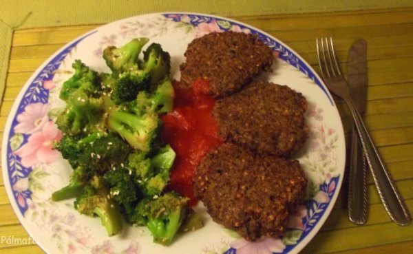 Recept: gombafasírt brokkoli körettel