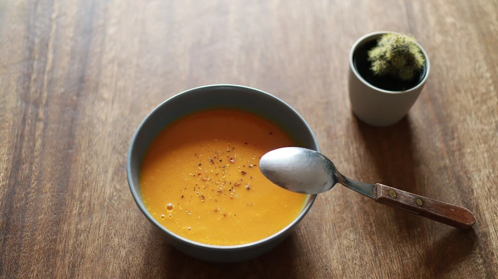 Sárgarépa krémleves curryvel és proteinnel