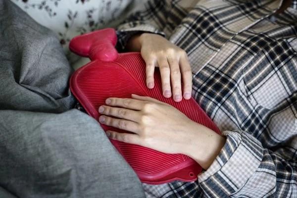 Menstruációs fájdalom: Okok, tünetek és kezelési lehetőségek